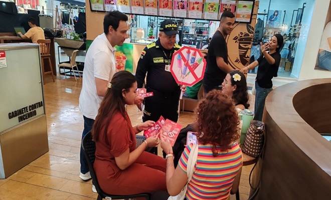 policía con comunidad