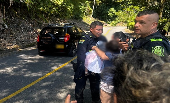 Dos Policías y tres mujeres