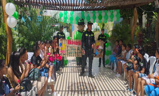 Policia y niños