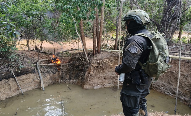 Policía destruye maquinaria usada para minería ilegal