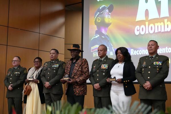Reconocimiento a líderes sociales