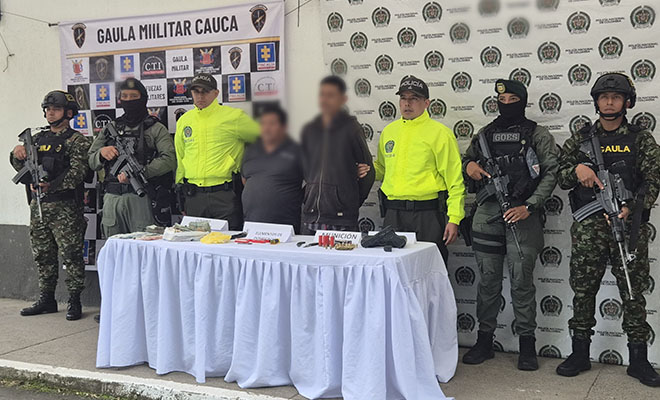 cuatro sujetos que se les incautaron una arma de fuego traumática y varias dosis de alucinógenos 