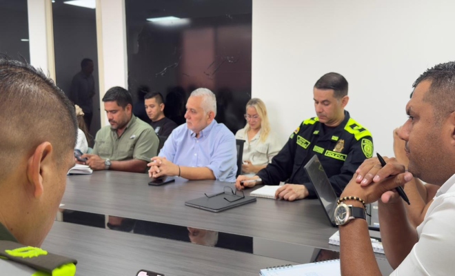 siete personas en reunión sobre la seguridad y movilidad para la feria nacional de la ganadería
