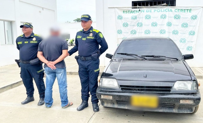 dos uniformados con un ciudadano capturado por el delito de receptación  y un vehículo recuperado
