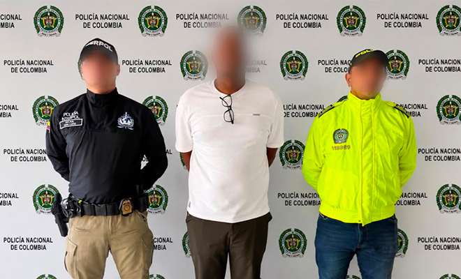 Ciudadano panameño retenido es custodiado por la Policía Nacional.