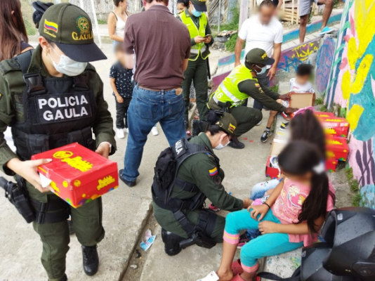 llegaron al barrio bajo andes en compañía del grupo de prevención y educación ciudadana El Gaula de la Policía en Manizales realiza actividades de impacto, en desarrollo de la campaña ‘Yo no pago, yo denuncio’