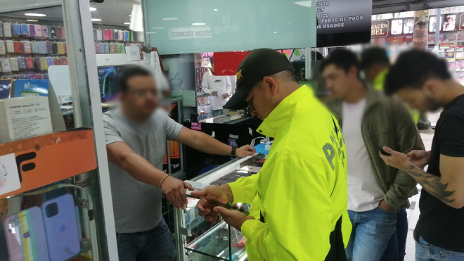 Verificamos la legalidad de los celulares comercializados en los establecimientos comercialesManizales Verificamos la legalidad de los celulares comercializados en Manizales