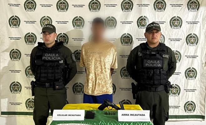 Dos policías gaula y un capturado
