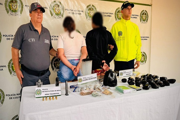 Un Policía de la SIJIN, un funcionario del CTI y dos mujeres aprehendidas con armas de fuego y estupefacientes en Neiva