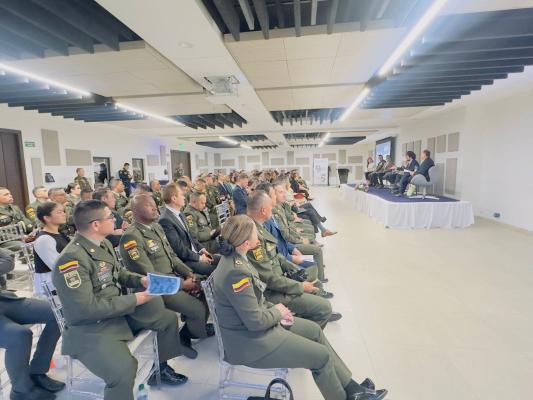 Conversatorio sobre estándares policiales resalta su papel clave en la transformación institucional
