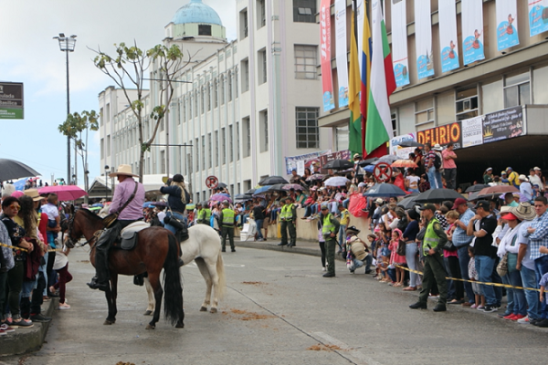 408 hombres de la institución estarán acompañando el recorrido hasta la glorieta de san Rafael 408 hombres de la institución estarán acompañando el recorrido