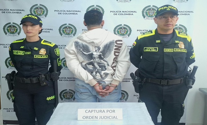 Dos policías y_capturado_por_porte_ilegal_de armas