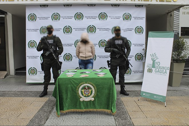 Exigía a su víctima el pago de 10.000.000 millones de pesos. Captura a una mujer por extorsión en Manizales.