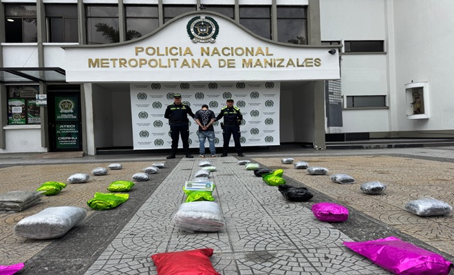 dos policias, un capturado y marihuana incautada