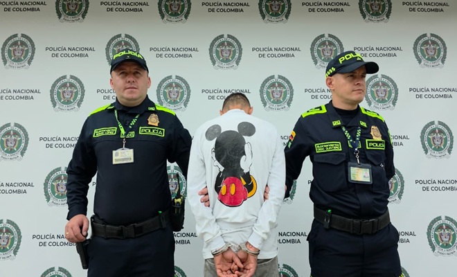 dos uniformados y un capturado por hurto calificado