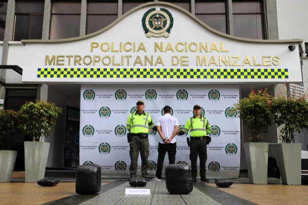 Capturado por porte de estupefacientes  Capturado por porte de estupefacientes