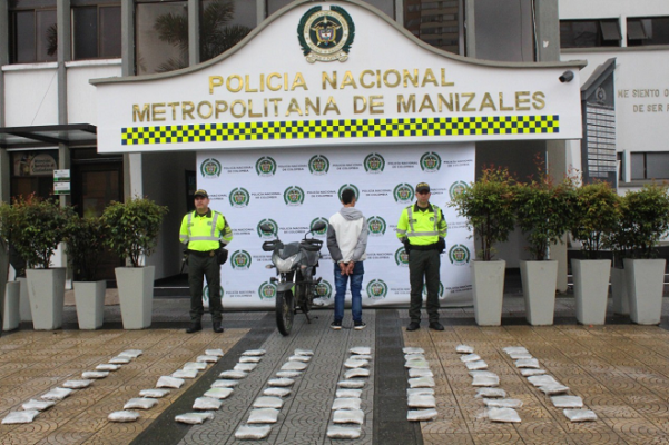34 kilos de marihuana fueron incautados sobre la vía del kilómetro 41 34 kilos de marihuana fueron incautados en  Manizales