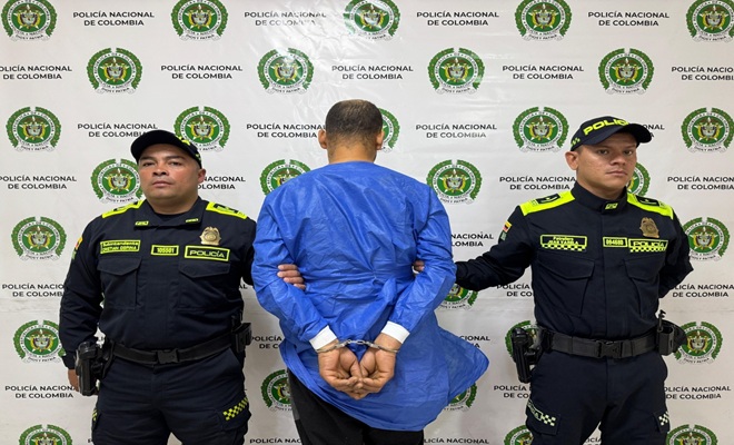 polic&iacute;as y capturado por hurto