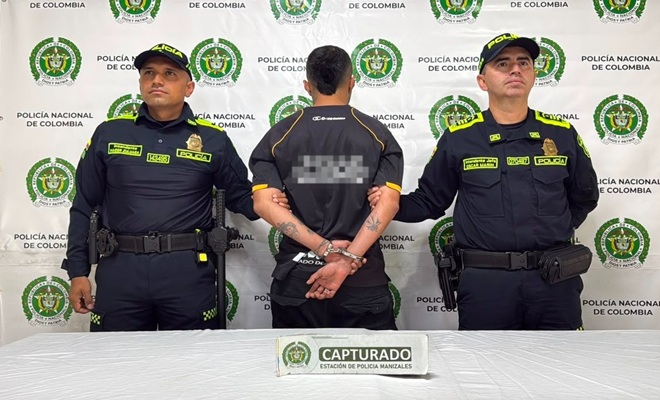 dos policías y un capturado