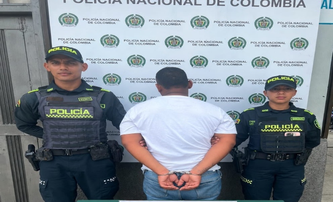 Dos polic&iacute;as y un capturado por el delito de hurto