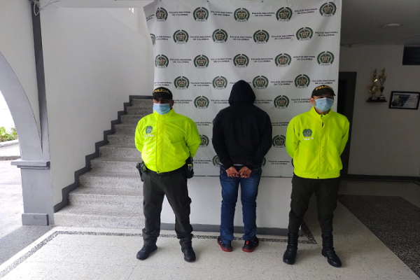 capturados por homicidio Dos hombres deberán responder por homicidio en concurso con porte ilegal de armas de fuego