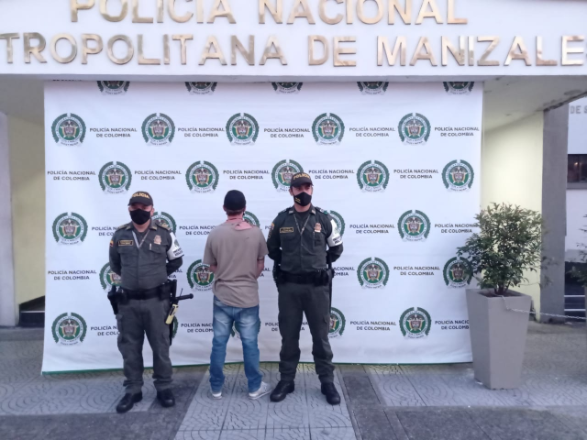 Trató de hurtar licor para continuar con la fiesta Oportuna reacción del cuadrante permitió la captura de un hombre