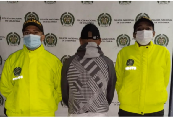 Dos hombres capturados por homicidio tentado en Villamaría 1 persona capturada-policías custodiando