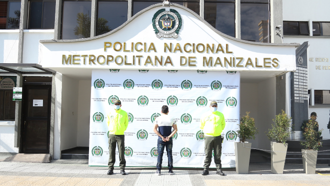 Deberá responder ante el juzgado segundo promiscuo municipal de Villamaria por homicidio tentado y porte ilegal de armas de fuego.  En instalaciones policiales de la sijin es capturado un hombre mientras solicitaba antecedentes