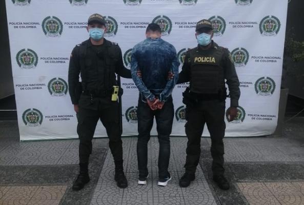 48 personas han sido capturadas por el delito de porte ilegal de armas de fuego Capturamos a Víctor portando un arma de fuego ilegal en el barrio campo amor