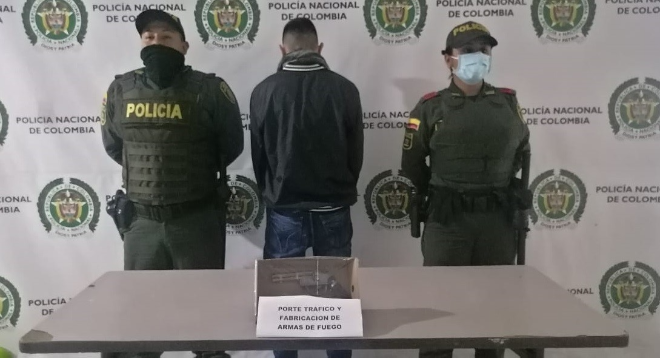 41 ciudadanos en Manizales han sido capturados por el delito de porte ilegal En dos casos aislados fueron capturados dos hombres de 24 y 26 años por portar ilegalmente armas de fuego