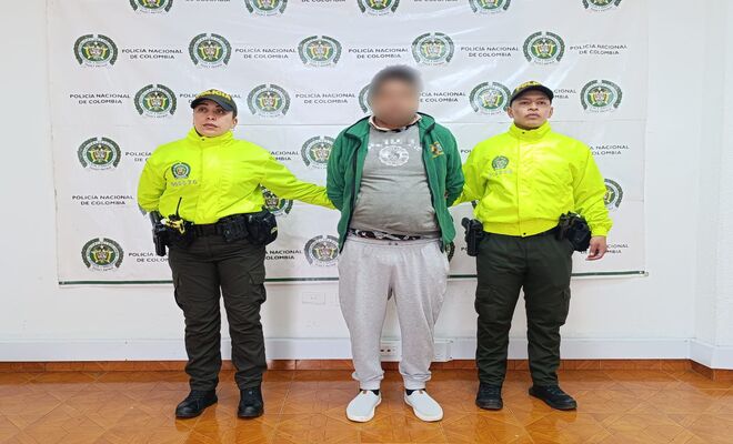 Dos polic&iacute;as y una persona capturada por el delito de porte ilegal de armas de fuego