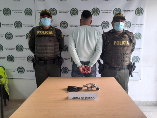 34 personas han sido capturadas por el delito de porte ilegal de armas de fuego en Manizales En el barrio peralonso capturamos un hombre de 27 años por portar de manera ilegal un arma de fuego
