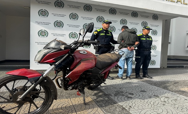 dos policías, un capturado por receptación y motocicleta recuperada