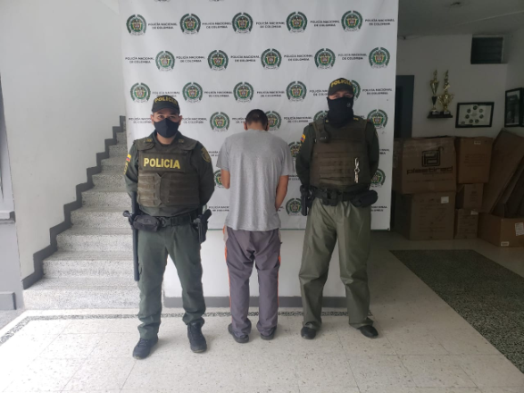 Ocultándose en su residencia pretendía pasar por desapercibido  Capturamos a un joven que era requerido por por el delito de secuestro simple en concurso heterogéneo con hurto calificado y agravado.