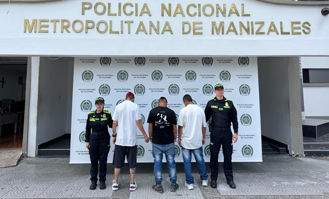 dos policias y tres capturados por homicidio