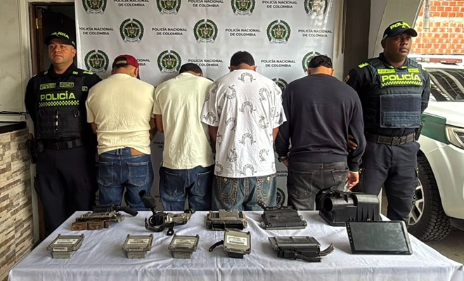policias_y_4_capturados_por_hurto_y_evidencias