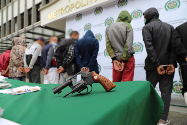 Capturadas 16 personas señaladas de distribuir sustancias estupefacientes  Capturadas 16 personas señaladas de distribuir sustancias estupefacientes en la comuna diez de Manizales