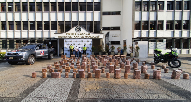 Pretendían evadir el control transportándose en un vehículo con logos de misión médica Capturamos una pareja con 800 kilogramos de marihuana tipo creepy