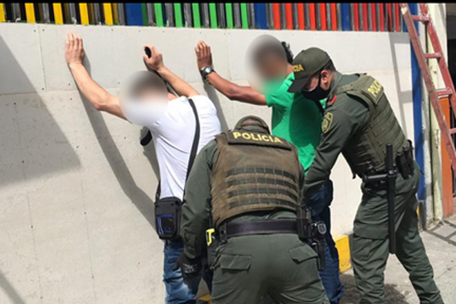 Capturamos a tres personas cuando se movilizaban transportando estupefacientes Capturamos tres personas cuando se movilizaban transportando estupefacientes