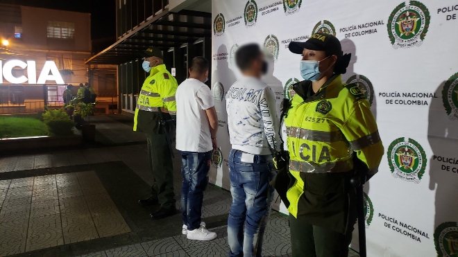 El juez ordenó su detención en establecimiento carcelario   Capturamos a dos sujetos por hurto en cajeros y ‘cambiazo’ de tarjetas