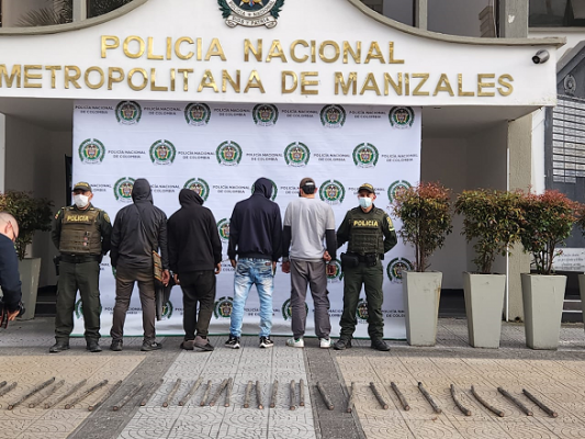 Captura de cuatro personas  Captura de cuatro personas