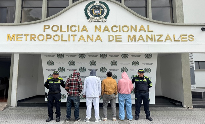 Dos polic&iacute;as y cuatro capturados por hurto