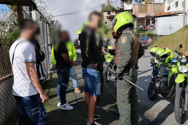 Capturamos a dos hombres en Manizales gracias al despliegue operativo de la Seccional de Tránsito y Transporte Fueron capturados dos hombres en Manizales por la seccional de tránsito y transporte