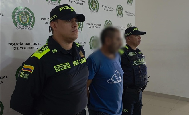 Dos policías y capturado por hurto