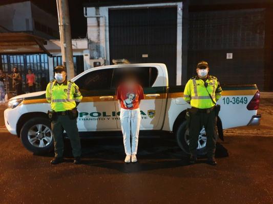 Cayó-en-Villavicencio-una-mujer-con-circular-azul-de-la-interpol