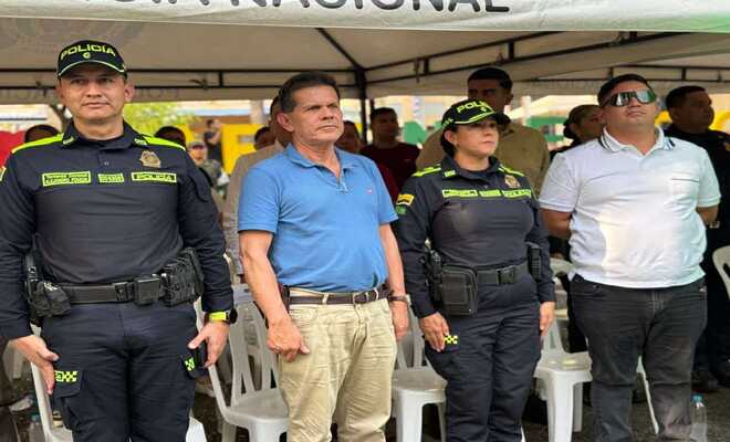 autoridades gubernamentales y Policia Nacional en el lanzamiento del plan ‘semana santa segura’