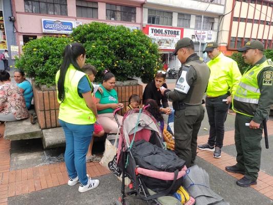 Policía nacional, ICBF y secretaría de gobierno se articulan para prevenir el trabajo infantil y la mendicidad  Policía nacional, ICBF y secretaría de gobierno se articulan para prevenir el trabajo infantil y la mendicidad en Manizales