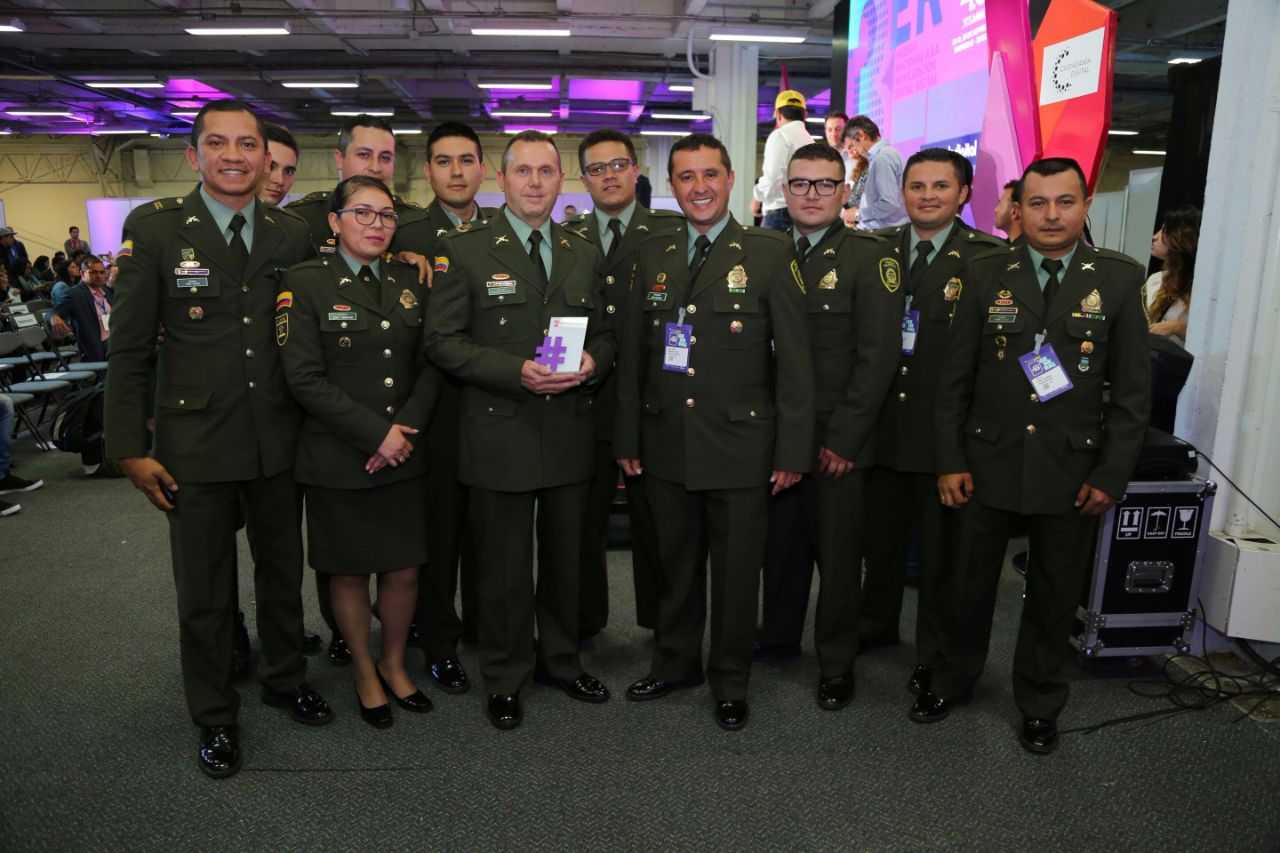 La Policía más twittera del mundo gana premio nacional a la movilización digital