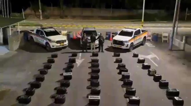 Golpe al narcotráfico en vías del Valle: incautan más de 660 kilos de marihuana y capturan a dos personas