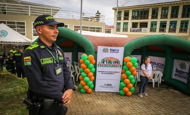 Policía abre sus oídos al diálogo doctor Jhon Jairo Castaño Flórez